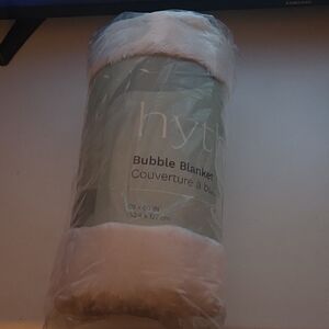 Hythe White Bubble Blanket
